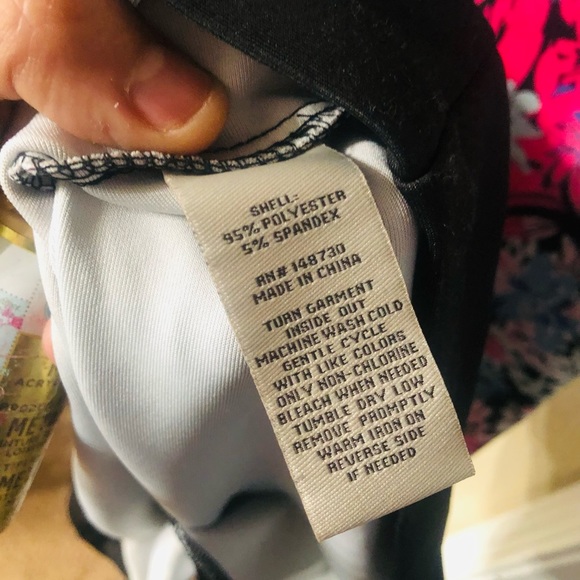 Eci Brand New Cold Shoulder Floral - Picture 5 of 12